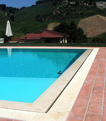 piscina bordo sfioro taglio lama